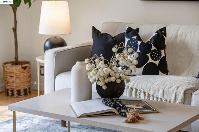 150 150 Pearl St 106, Oakland, CA 94611