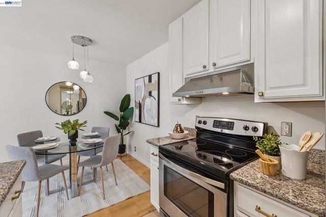 150 150 Pearl St 106, Oakland, CA 94611