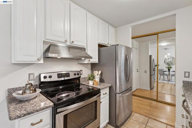 150 150 Pearl St 106, Oakland, CA 94611