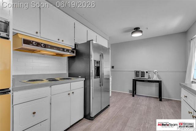 14000 Warner Court, Livonia, MI 48154