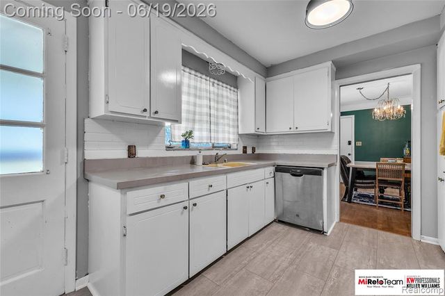 14000 Warner Court, Livonia, MI 48154