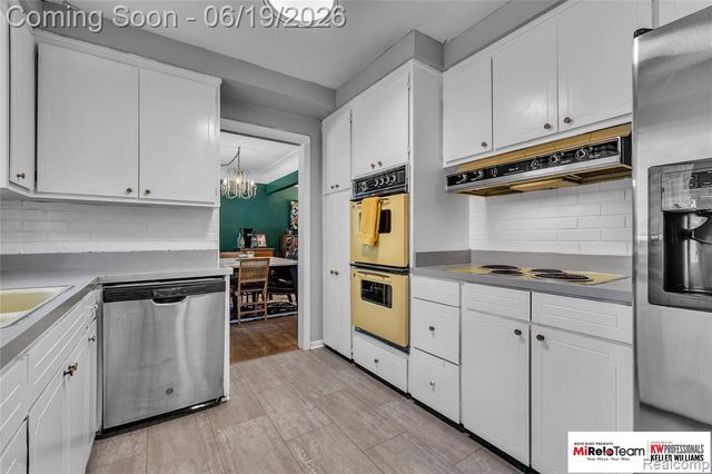 14000 Warner Court, Livonia, MI 48154