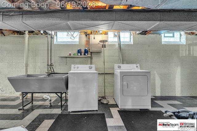 14000 Warner Court, Livonia, MI 48154