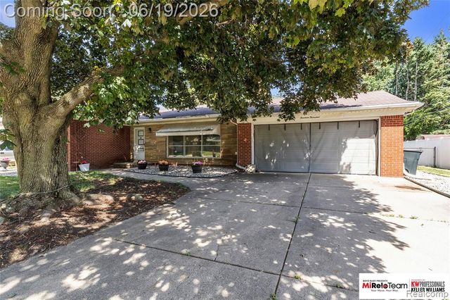 14000 Warner Court, Livonia, MI 48154