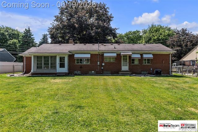 14000 Warner Court, Livonia, MI 48154