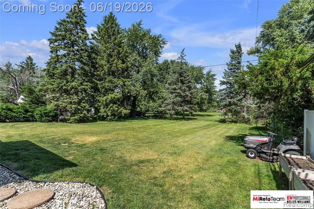 14000 Warner Court, Livonia, MI 48154