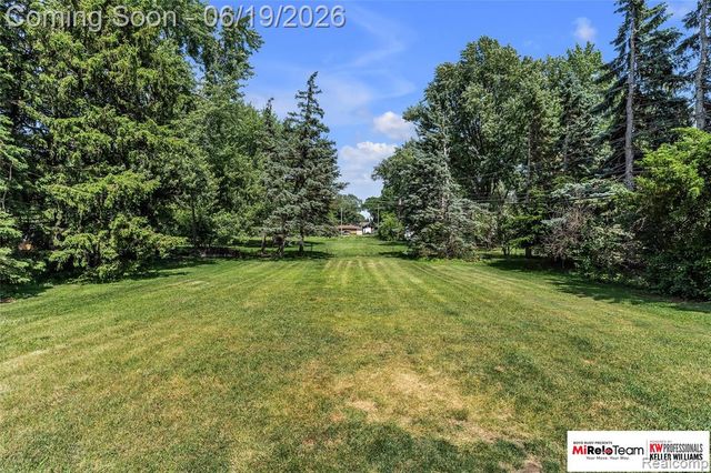 14000 Warner Court, Livonia, MI 48154