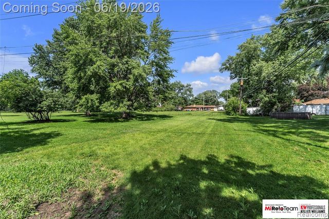 14000 Warner Court, Livonia, MI 48154