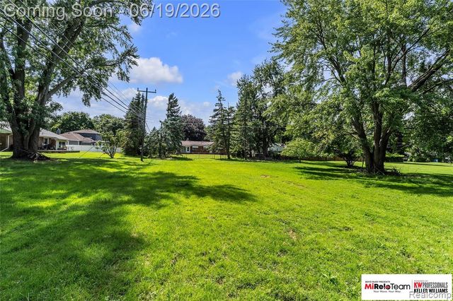 14000 Warner Court, Livonia, MI 48154