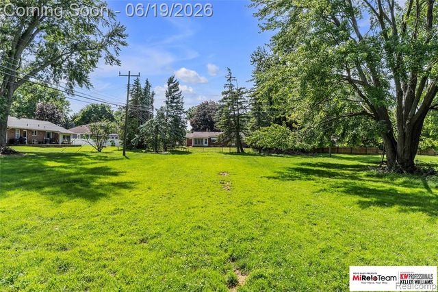14000 Warner Court, Livonia, MI 48154