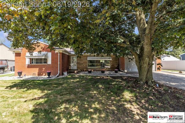 14000 Warner Court, Livonia, MI 48154