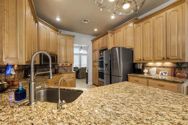 12 NW Pleasant View Ridge, Lawton, OK 73505