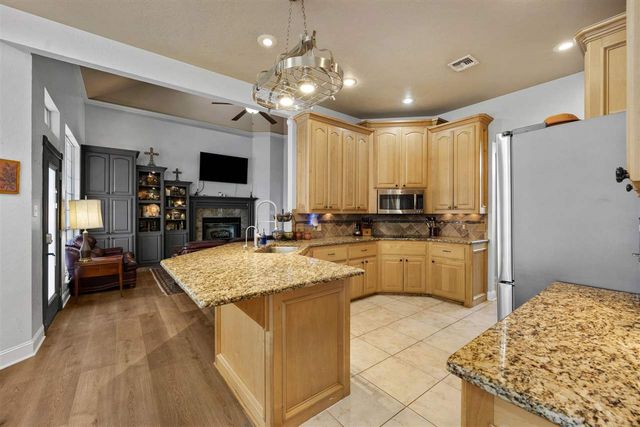 12 NW Pleasant View Ridge, Lawton, OK 73505