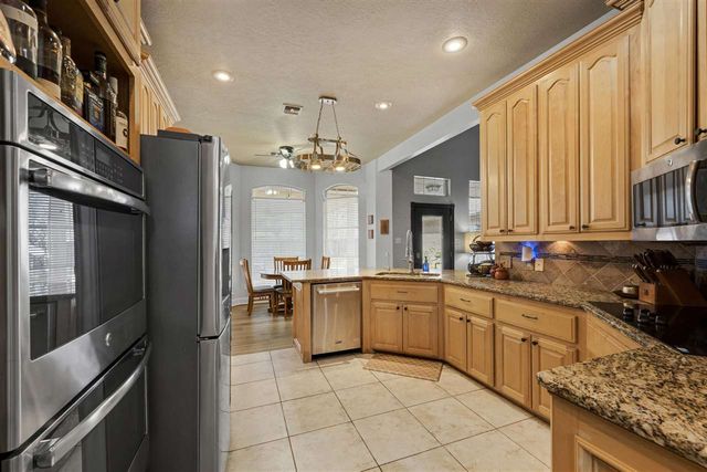 12 NW Pleasant View Ridge, Lawton, OK 73505