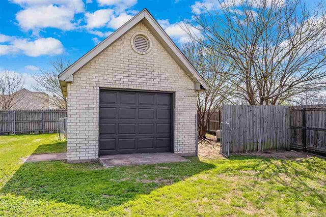 12 NW Pleasant View Ridge, Lawton, OK 73505