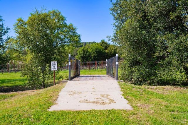 4094 E 3rd Ave, Napa, CA 94558