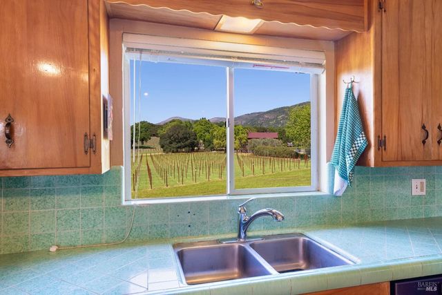 4094 E 3rd Ave, Napa, CA 94558