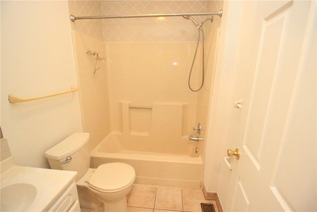 106 Founders Court, Bethlehem Twp, PA 18020