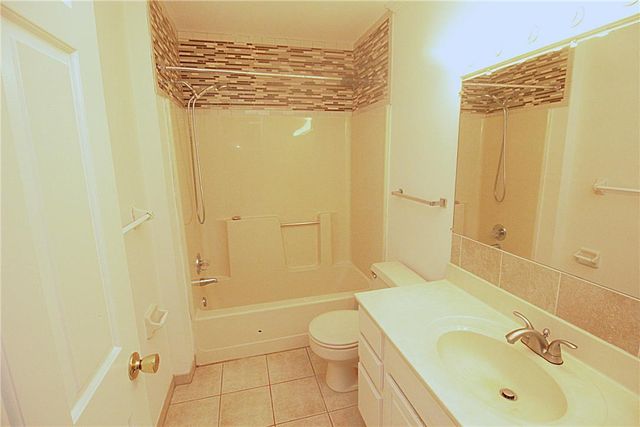 106 Founders Court, Bethlehem Twp, PA 18020