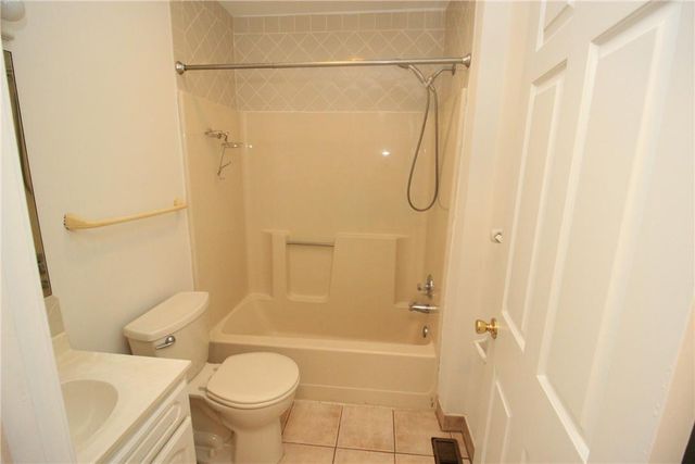 106 Founders Court, Bethlehem Twp, PA 18020