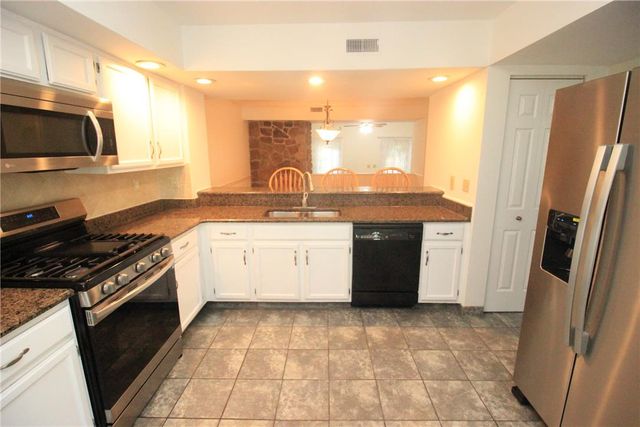 106 Founders Court, Bethlehem Twp, PA 18020