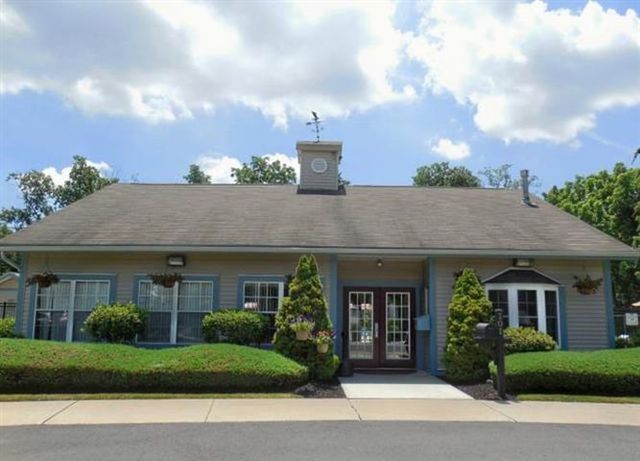 106 Founders Court, Bethlehem Twp, PA 18020