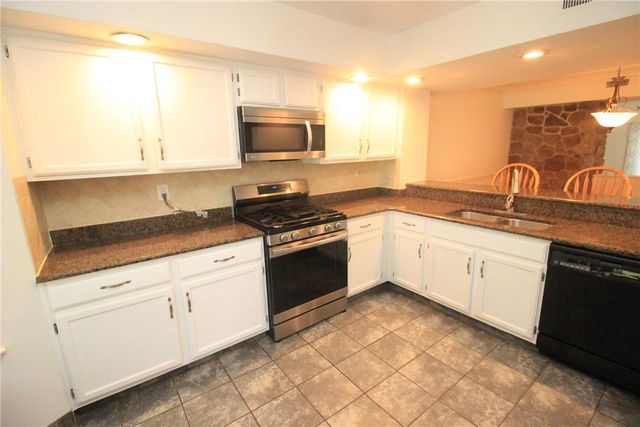 106 Founders Court, Bethlehem Twp, PA 18020