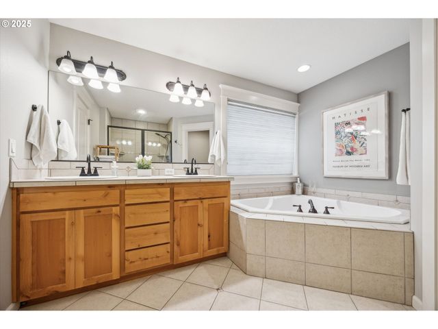 14642 WALNUT GROVE Way, Oregon City, OR 97045