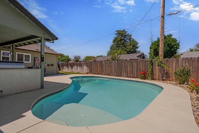 365 Birchwood Ct, Modesto, CA 95350