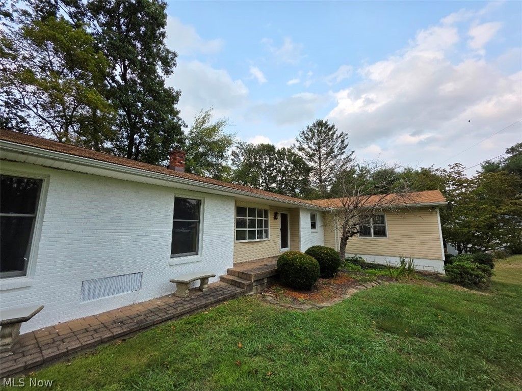 300 Eastlawn Circle, Zanesville, OH 43701