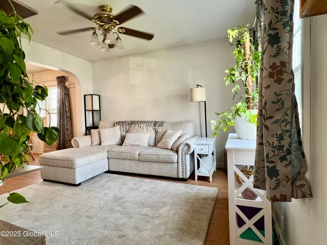 2803 Wellington Avenue, Rotterdam, NY 12306