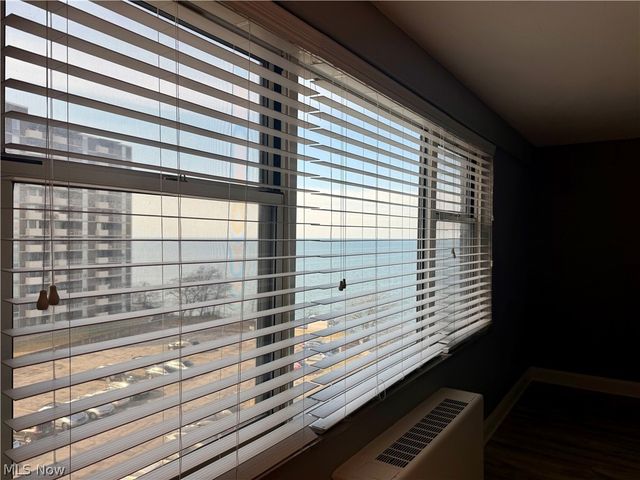 11850 Edgewater Drive, Lakewood, OH 44107