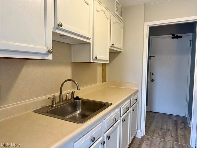 11850 Edgewater Drive, Lakewood, OH 44107