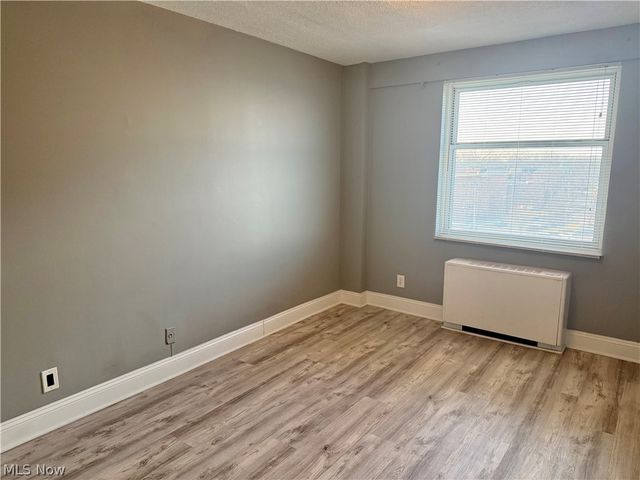 11850 Edgewater Drive, Lakewood, OH 44107