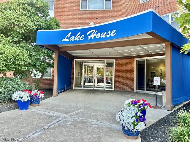 11850 Edgewater Drive, Lakewood, OH 44107