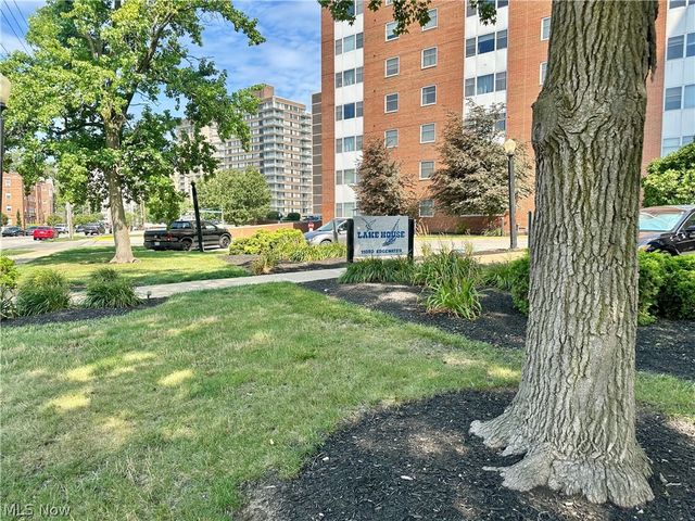 11850 Edgewater Drive, Lakewood, OH 44107