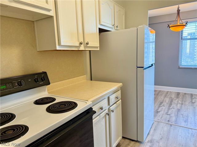 11850 Edgewater Drive, Lakewood, OH 44107