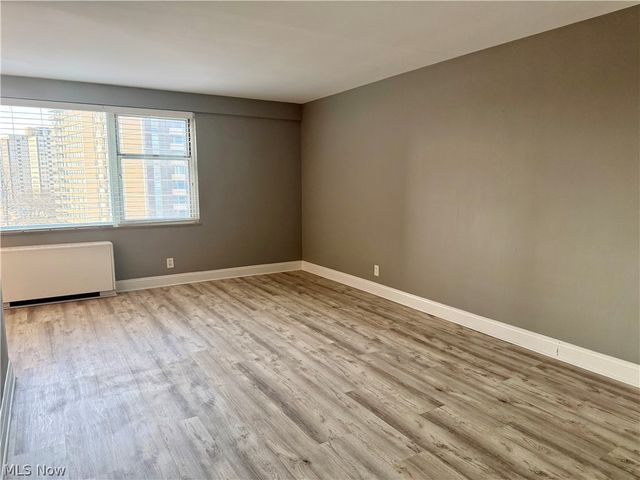 11850 Edgewater Drive, Lakewood, OH 44107