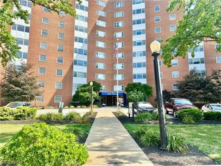 11850 Edgewater Drive, Lakewood, OH 44107