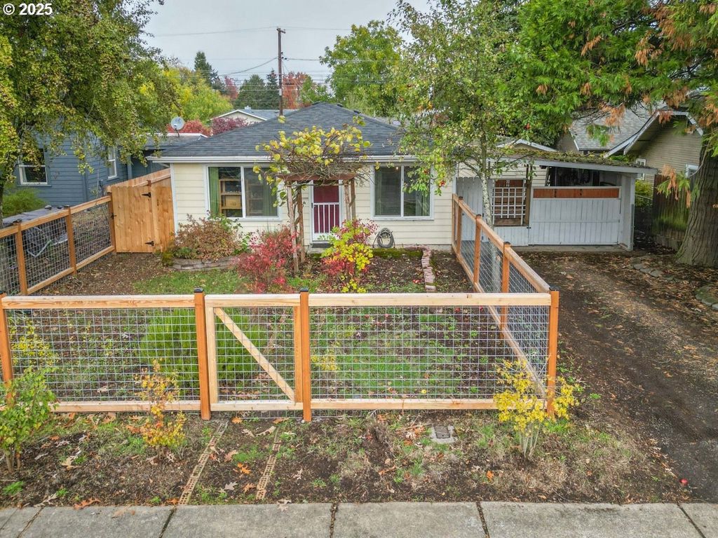 436 W M St, Springfield, OR 97477