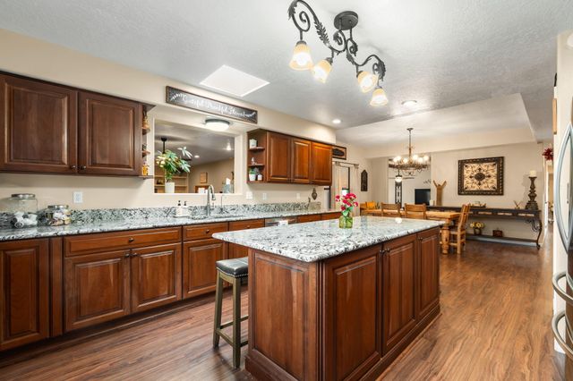 5900 Jones Place NW, Albuquerque, NM 87120