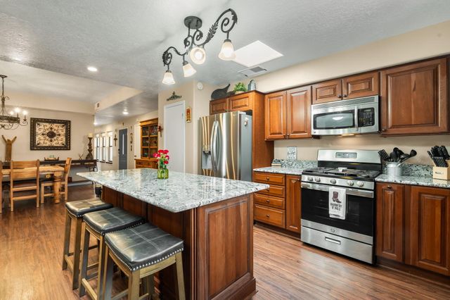 5900 Jones Place NW, Albuquerque, NM 87120