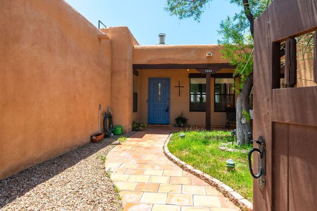 5900 Jones Place NW, Albuquerque, NM 87120