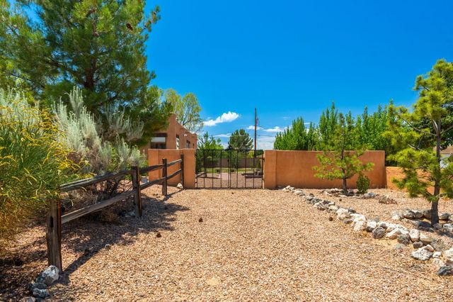 5900 Jones Place NW, Albuquerque, NM 87120
