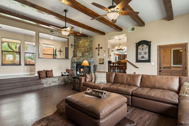 5900 Jones Place NW, Albuquerque, NM 87120