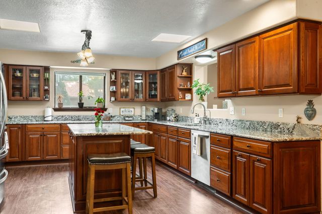 5900 Jones Place NW, Albuquerque, NM 87120