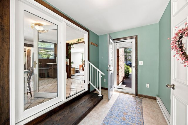 47 Overlook Dr, Easthampton, MA 01027