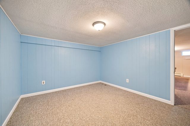47 Overlook Dr, Easthampton, MA 01027