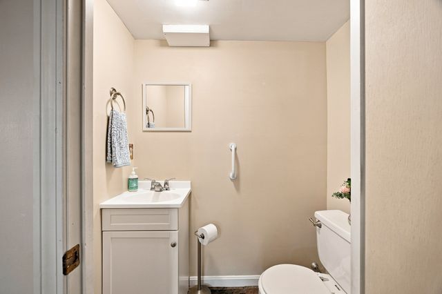 47 Overlook Dr, Easthampton, MA 01027