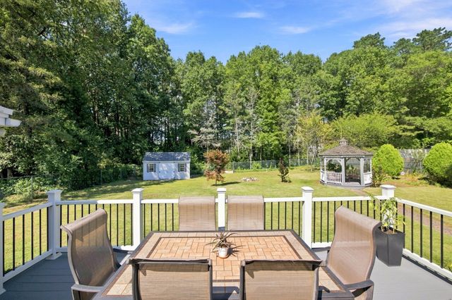 47 Overlook Dr, Easthampton, MA 01027